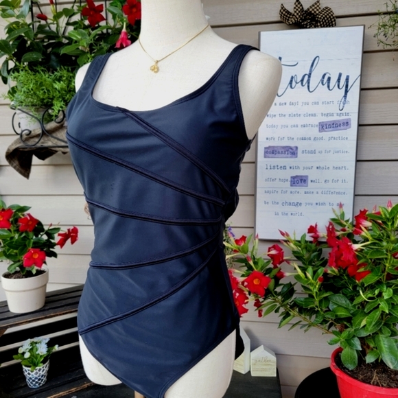 CHEROKEE ♡ Gorgeous Black 1pc Padded Bralette Clasps in Back Swimsuit 10 - Picture 3 of 11